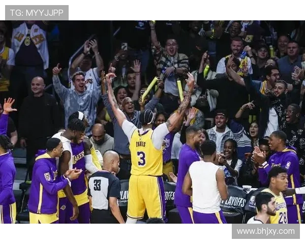 浓眉带领湖人逆转勇士 詹姆斯关键时刻挺身而出助球队取胜 浓眉带领湖人逆转勇士 詹姆斯关键时刻挺身而出助球队取胜