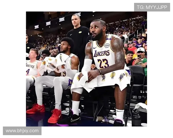 詹姆斯伤退湖人不敌雄鹿，安东尼戴维斯表现亮眼助力球队拼搏