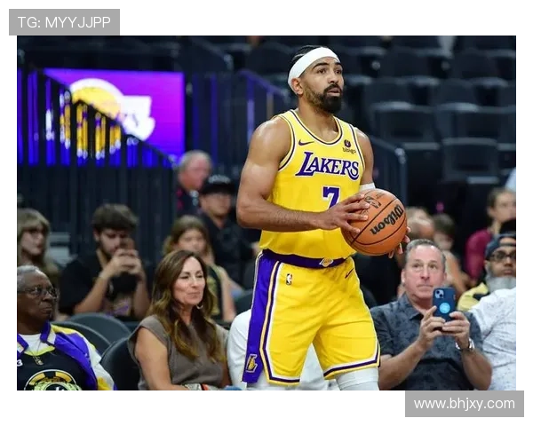 詹姆斯携手安东尼再度联手湖人季前赛表现亮眼球队目标锁定总冠军